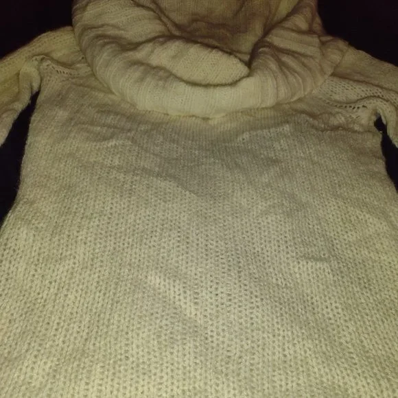 American Eagle Sweater - Picture 2 of 8